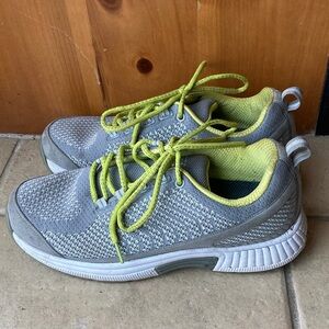 Orthofeet Gray and Yellow Sneakers - Size 9